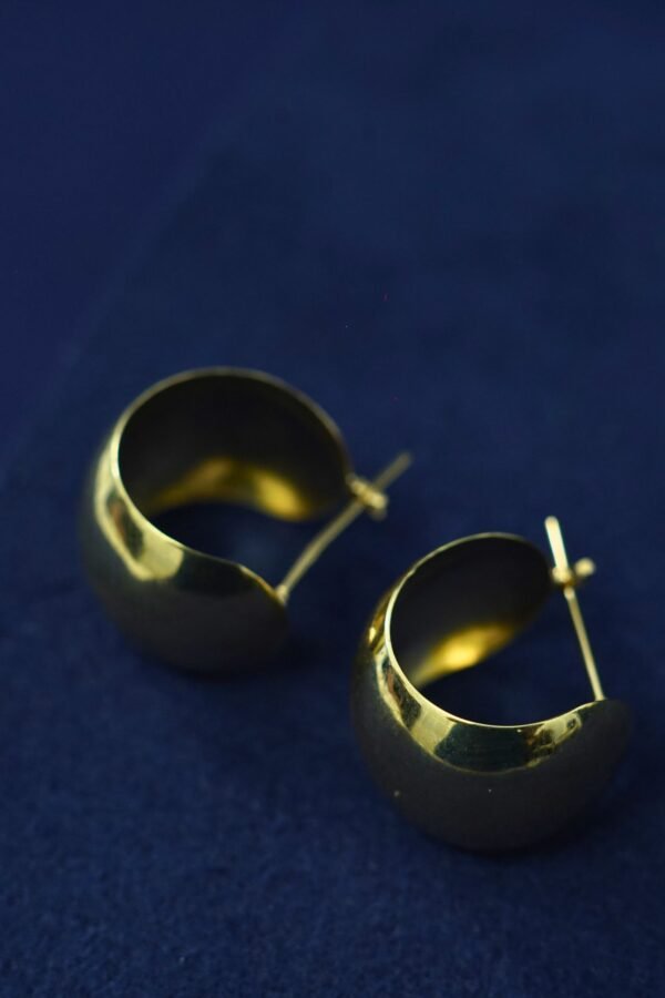 Bold Dome  Gold Stud