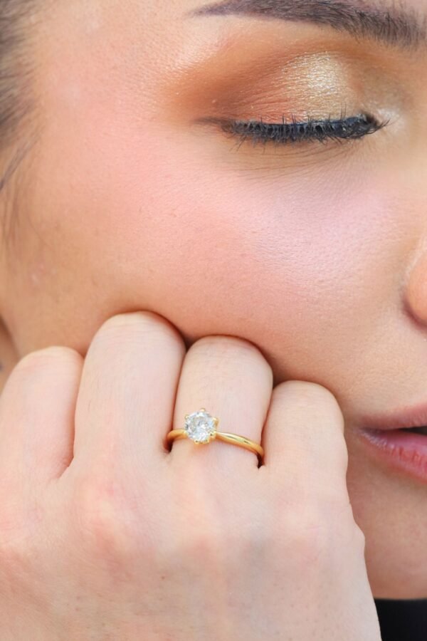 Aurora Solitaire Diamond Ring – 1 Carat | 18K Yellow Gold