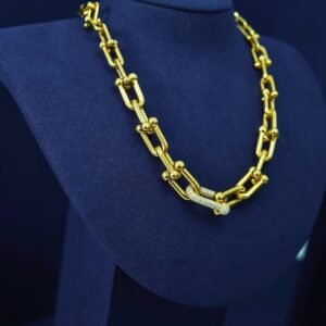 Auréla Bold Link Necklace – 18K Gold with Diamond Accent