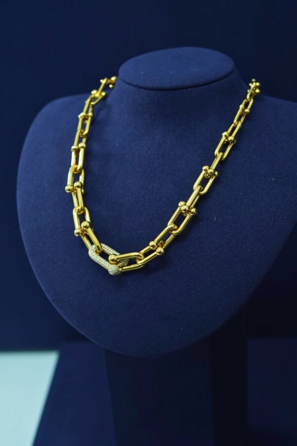 Auréla Bold Link Necklace – 18K Gold with Diamond Accent - Image 2