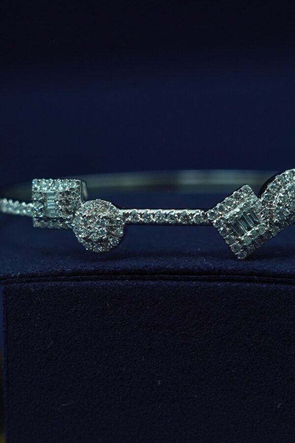 Auréla Modern Muse Motif Bracelet - Image 2